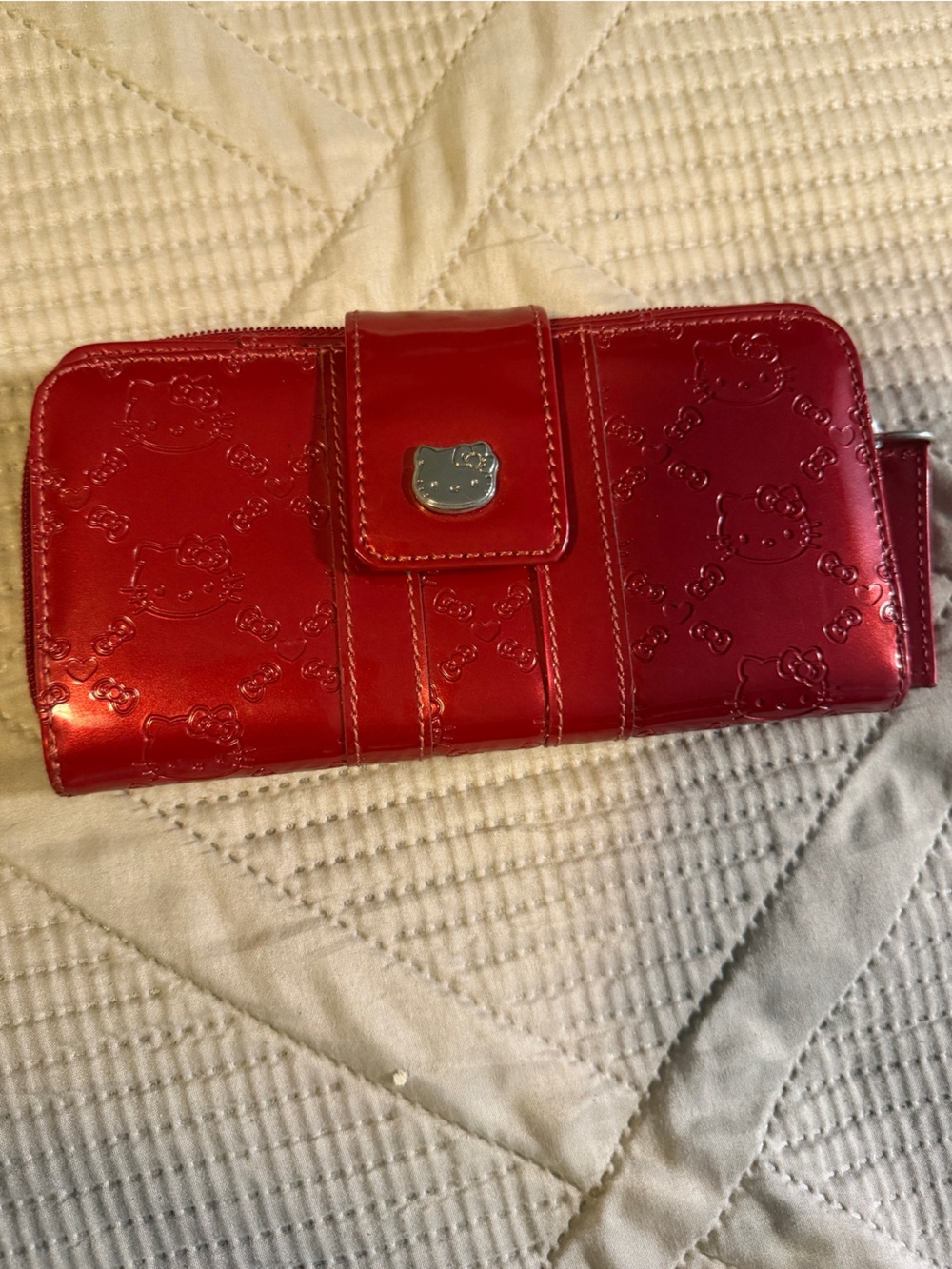 Loungefly Sanrio Red Faux
Patent Leather Hello Kitty Red
Wallet